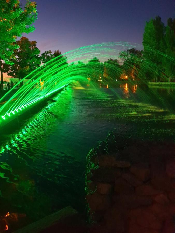 Стильна Квартира-Студія В Центрі Міста На Набережній ترنوبل الغرفة الصورة